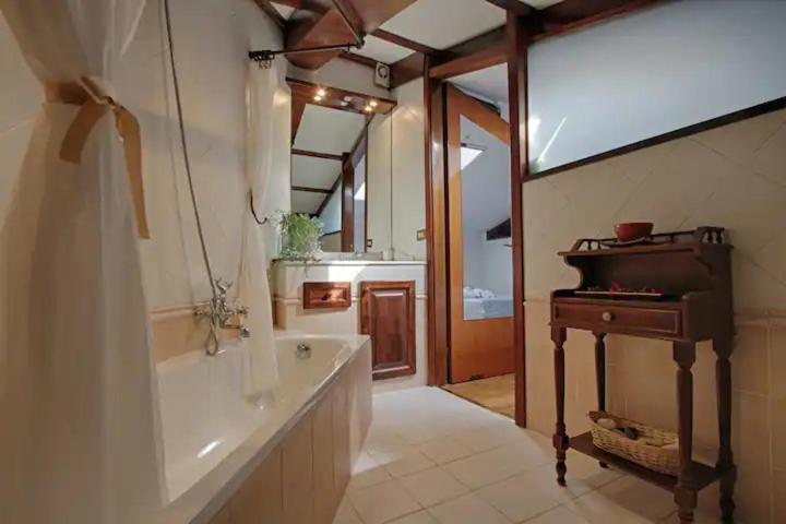 Accogliente Mansarda Nel Cuore Dell Antica Livorno Apartment Exterior photo